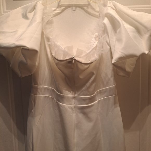 Giffniseti New Off Shoulder Contrast Mesh Mermaid Hem Wedding Dress- SIZE LARGE - Picture 10 of 13